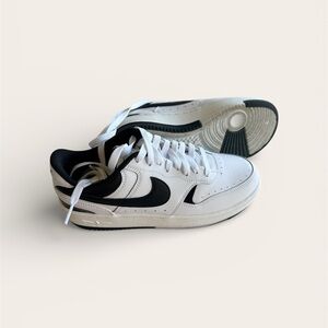 Nike women’s Black and White Sneakers